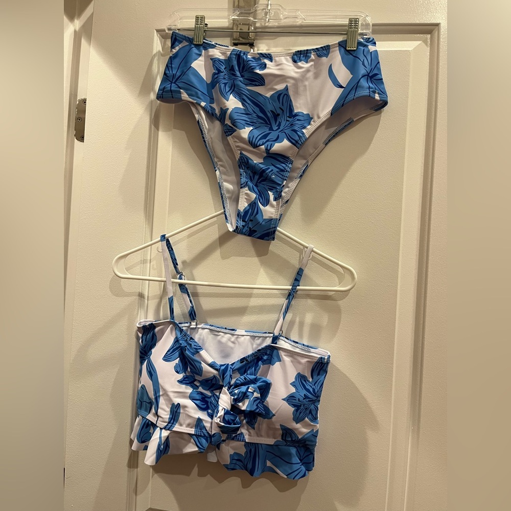 Brand new bikini + wrap